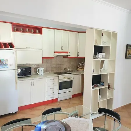 Lovely 2-bedroom In Center Daire *
