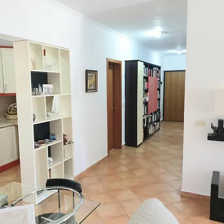 Lovely 2-bedroom In Center * Tiran