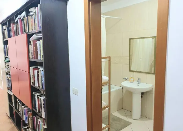 Lovely 2-bedroom In Center Appartamento Tirana
