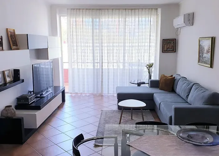 Lovely 2-bedroom In Center Appartamento *