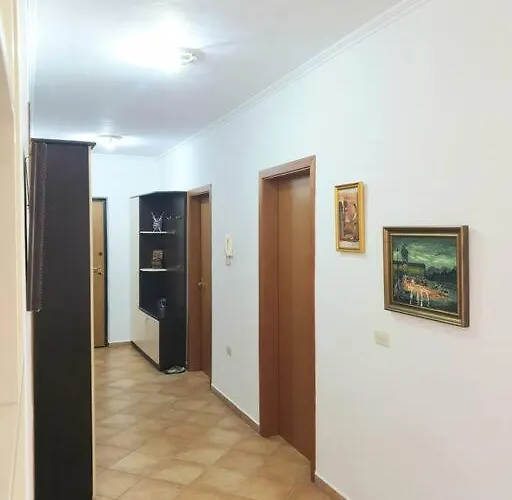 Lovely 2-bedroom In Center טיראנה