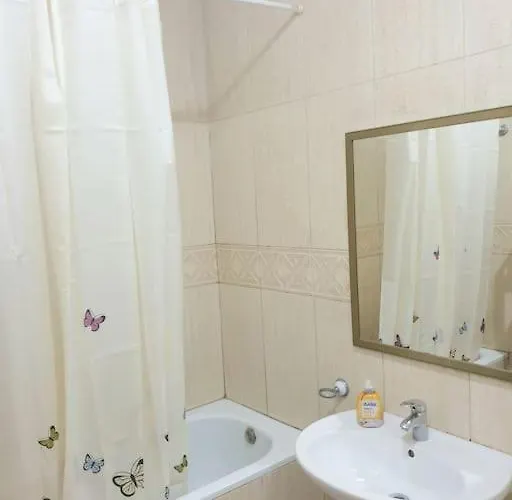 Lovely 2-bedroom In Center Appartamento Tirana
