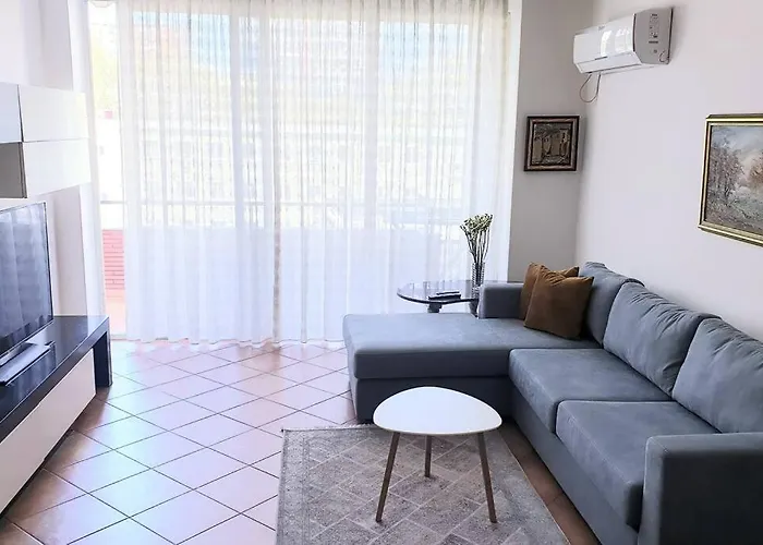 Lovely 2-bedroom In Center Appartamento Tirana