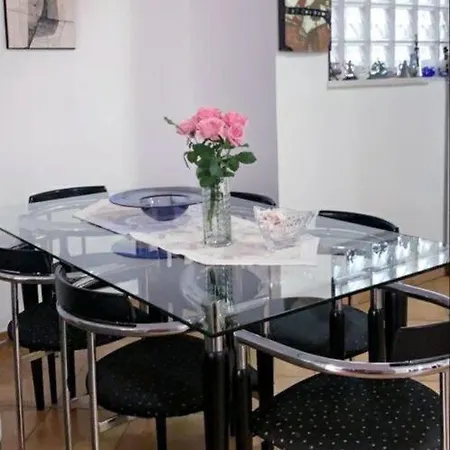 Lovely 2-bedroom In Center * Τίρανα