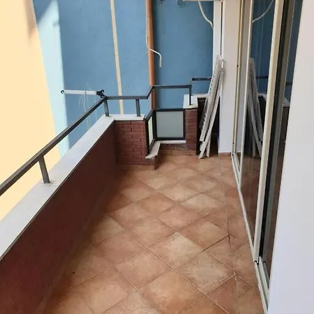 Lovely 2-bedroom In Center Διαμέρισμα