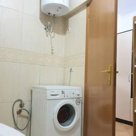 Lovely 2-bedroom In Center Τίρανα