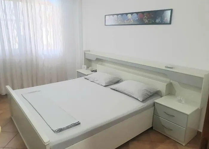 Apartman Lovely 2-bedroom In Center