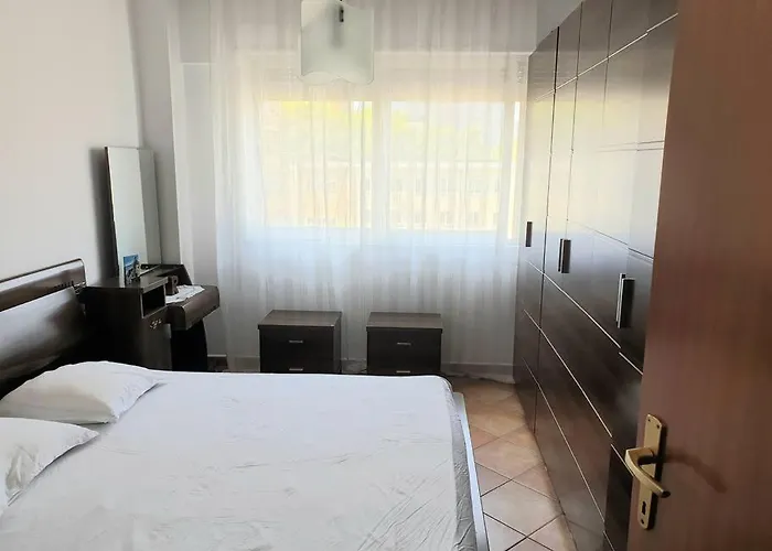 Lovely 2-bedroom In Center Apartman *