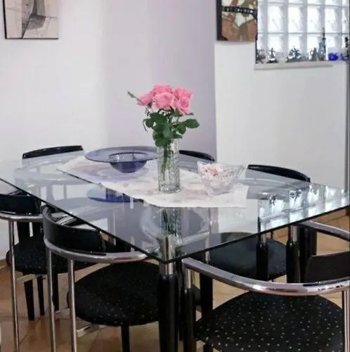 Lovely 2-bedroom In Center * 티라나